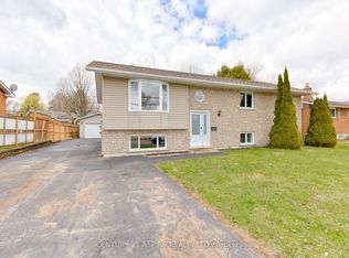 43 Selkirk St, Petawawa, ON K8H 1P1