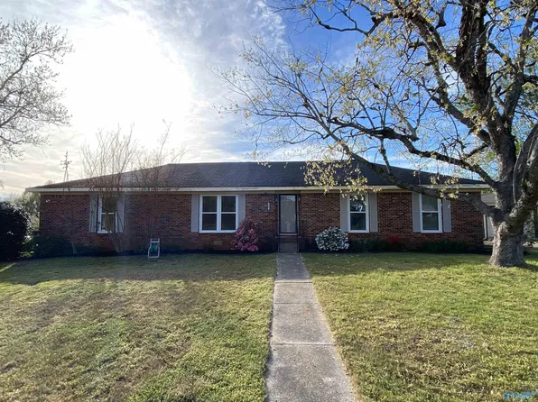 10201 Edinburgh Cir SW, Huntsville, AL 35803