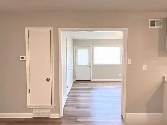4th image of 404 Stoneham Rd