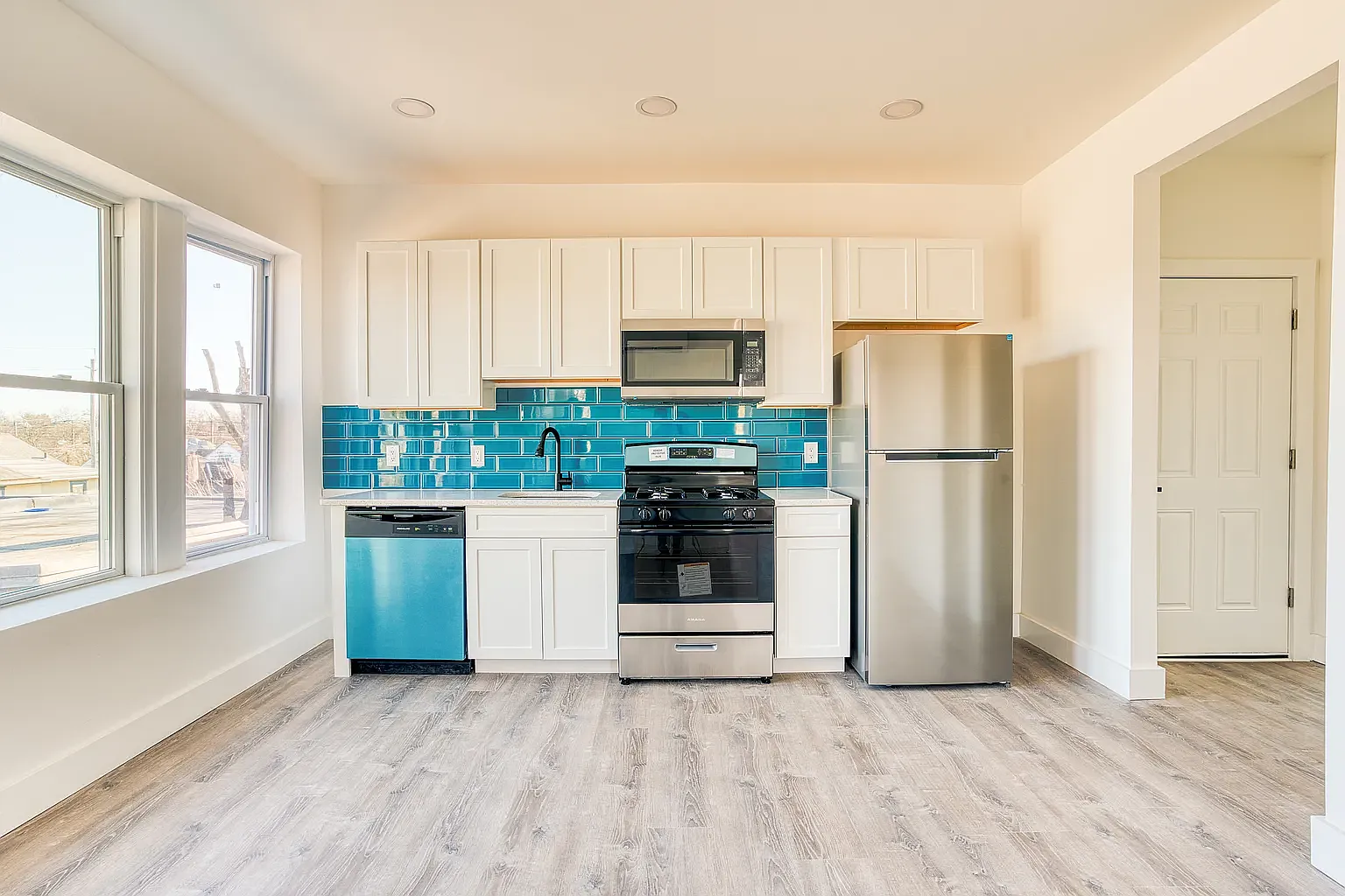 2 bed, 600 sqft, $1,800 — Photo 1