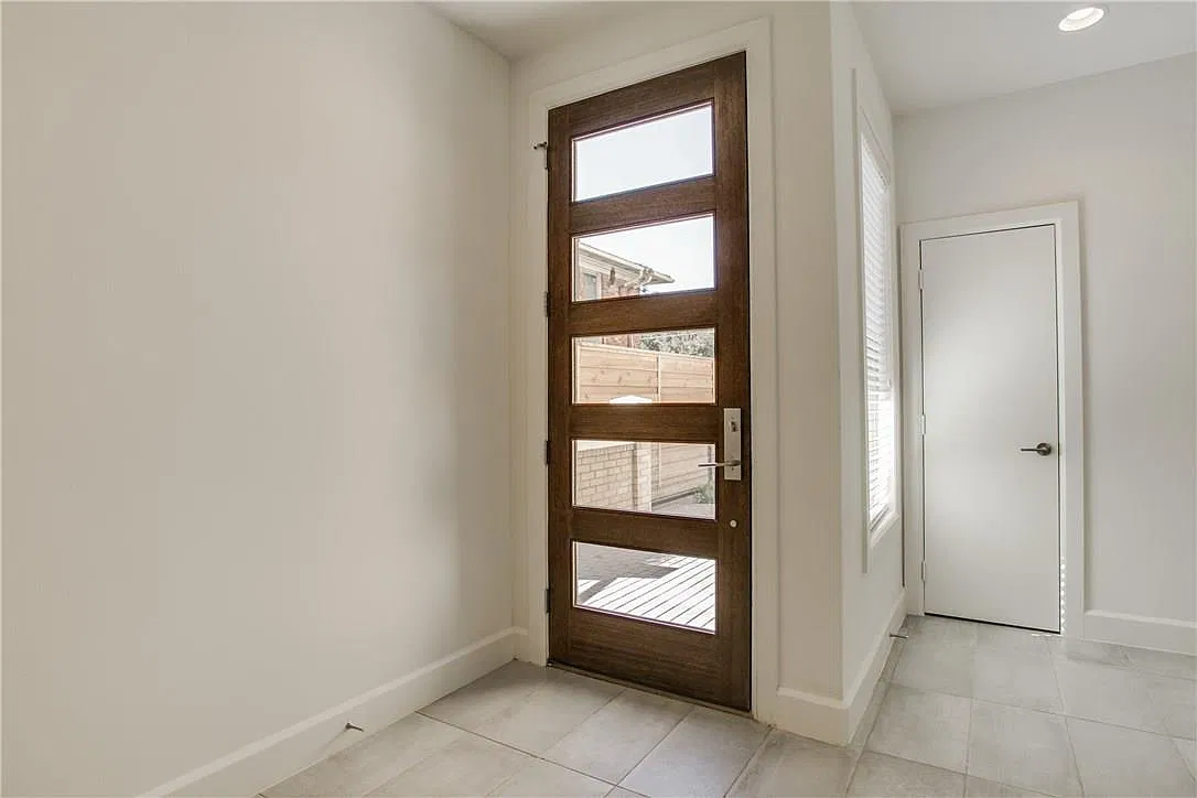 3 bed, 3.5 bath, 2134 sqft, $6,000 — Photo 4