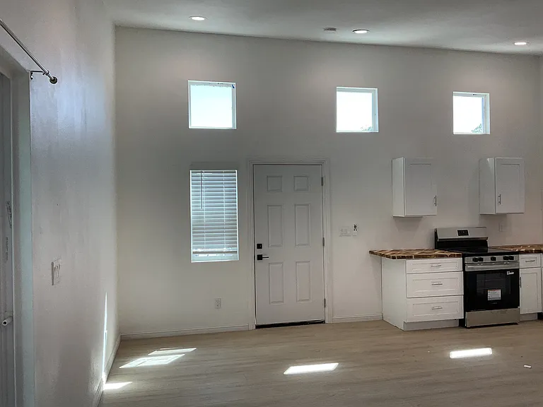 5117 Foothill Blvd — Photo 5