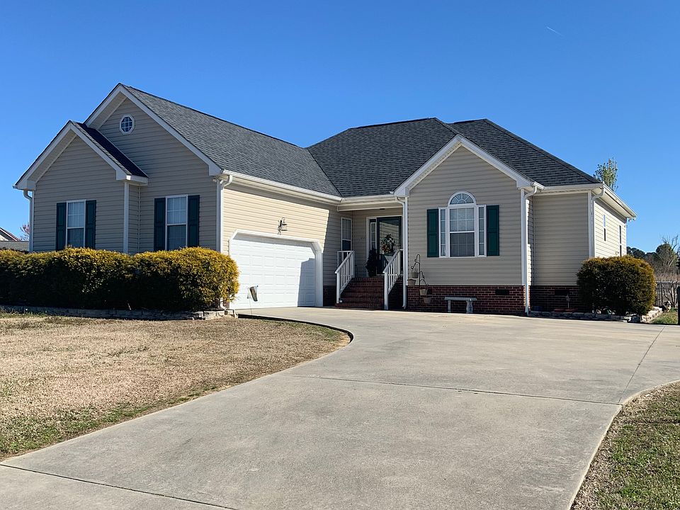 1st image of 204 Woodcroft Dr