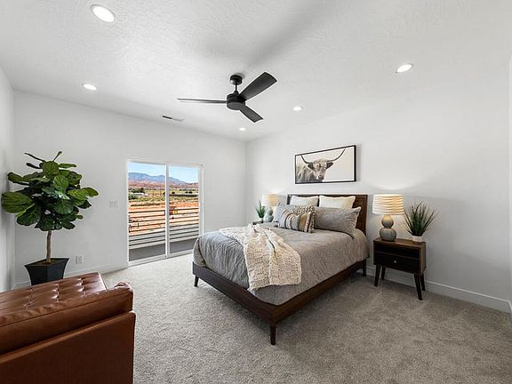 2nd image of 926 E Desert Cactus Dr