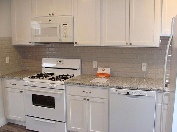 5th image of 454 Crescent St NE