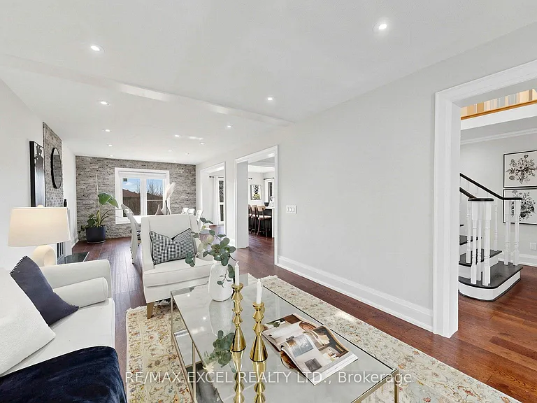 43 Piccadilly Rd — Photo 4