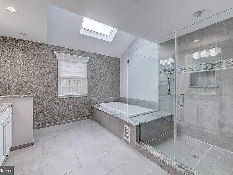 42 Ellsworth Dr — Photo 34