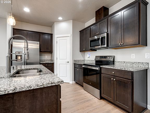 5th image of 5712 NE 58th Way