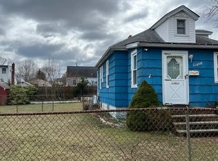 80 Claremont Ave, West Babylon, NY 11704