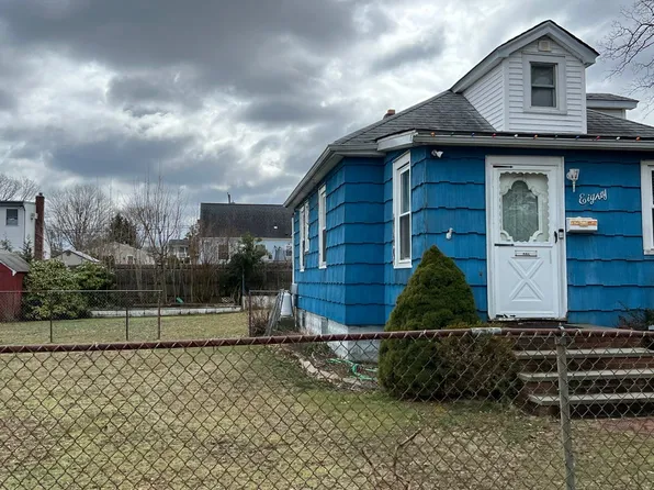 80 Claremont Ave, West Babylon, NY 11704