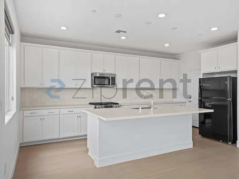 4638 Strandberg Ave — Photo 10