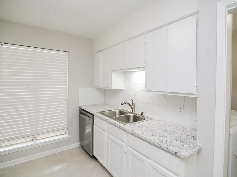 4A Harroun Ct #A — Photo 8