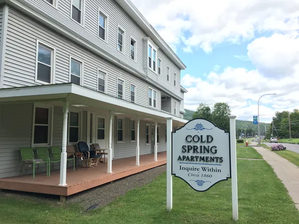 24 Main St APT 2F, Stamford, NY 12167