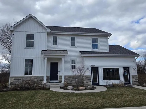 32000 Savannah Dr, Lakemoor, IL 60051