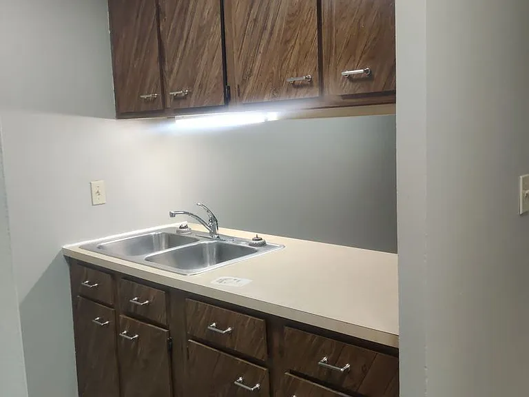 613 S Grace Ave — Photo 2