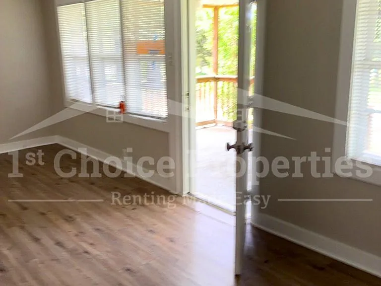 284 Lee Rd — Photo 3