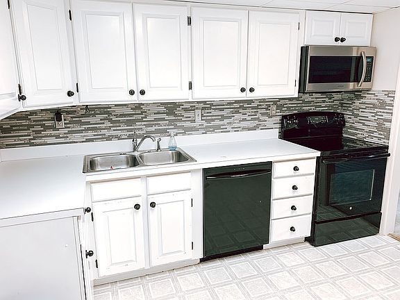 4th image of 4531 Sir Johns Ln
