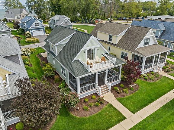 3rd image of 128 Cove Ct