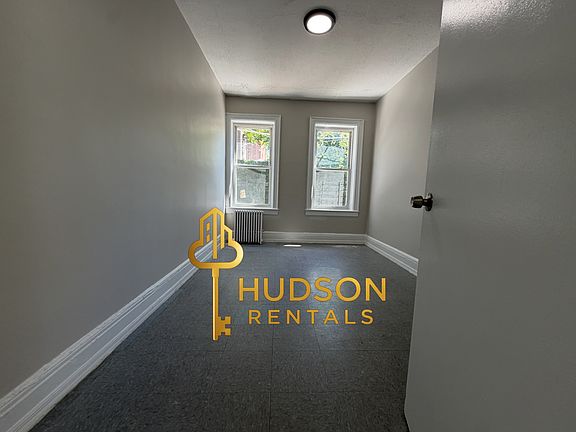 4th image of 54 Linden Ave #101