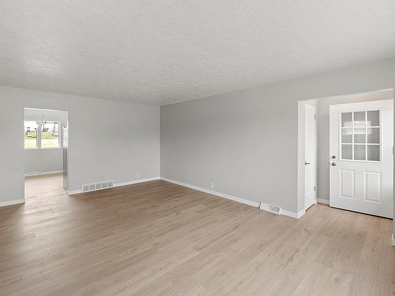 3rd image of 1746 Patton Ave