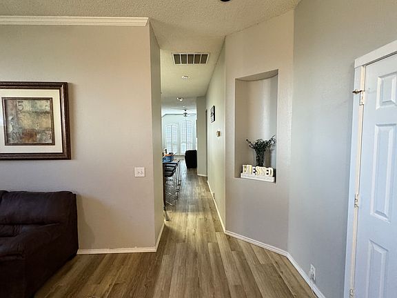 5th image of 1333 Utica Ln