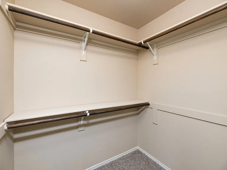 365 Orbit Dr — Photo 13