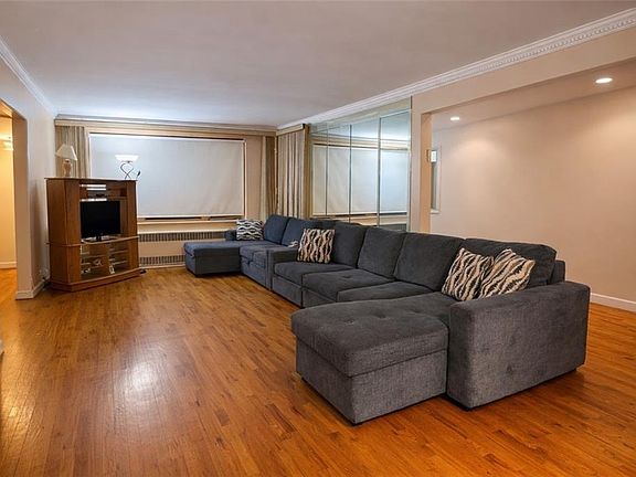 3rd image of 2422 E 4th St