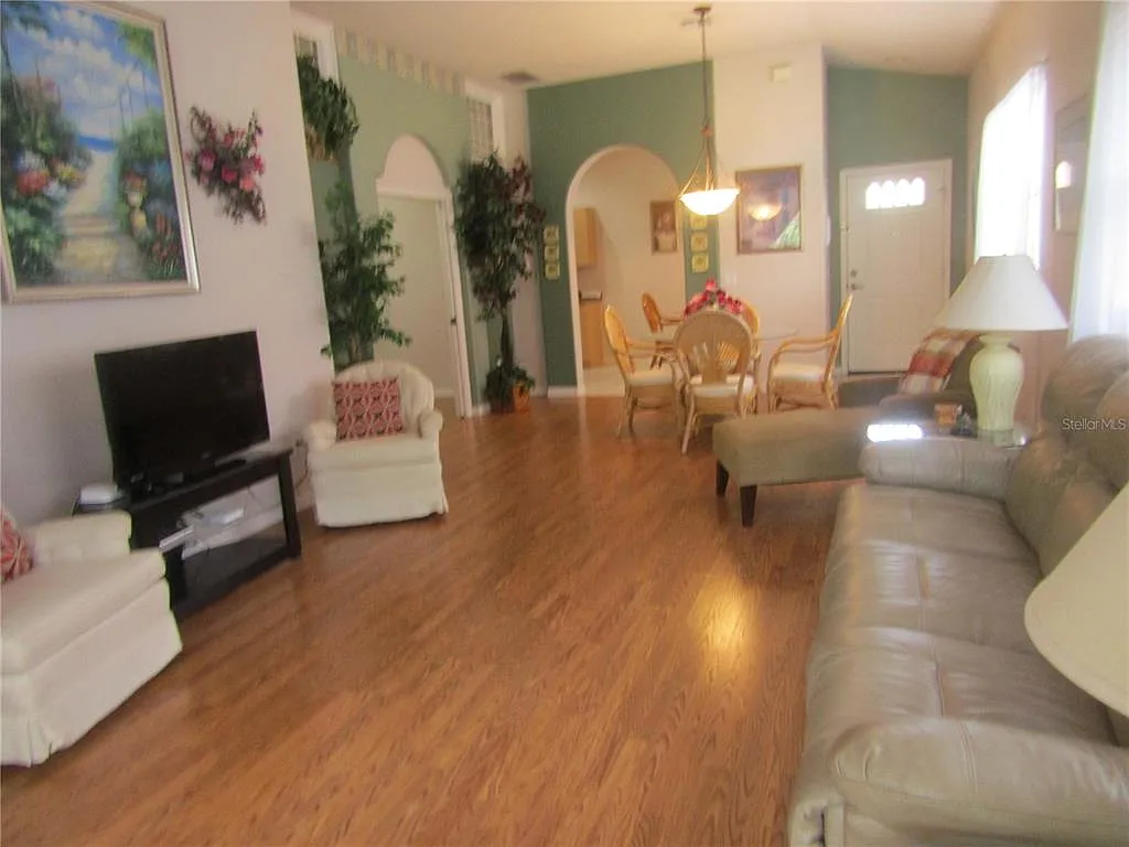 2 bed, 2.0 bath, 1577 sqft, $5,000 — Photo 4