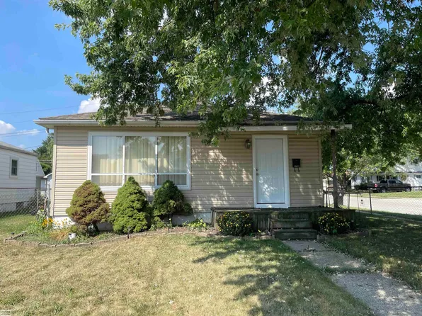 25679 Buick St, Roseville, MI 48066