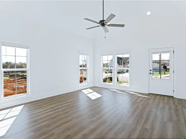 94 Bradley Ln, Auburn, AL 36830