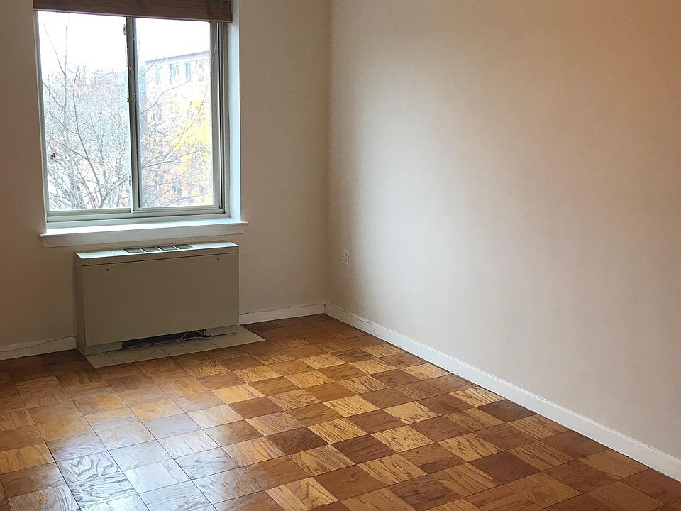 Bedroom, facing West