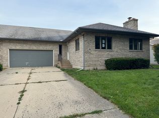 302 Old Mill Ln, Hampshire, IL 60140