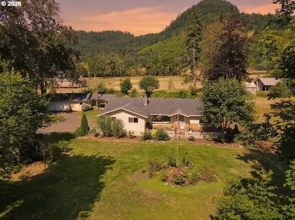 36991 Row River Rd, Cottage Grove, OR 97424