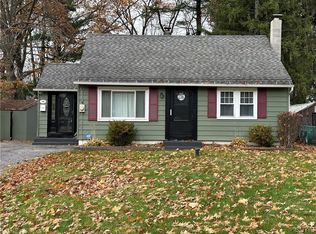15 Pine Ridge Cir, North Syracuse, NY 13212