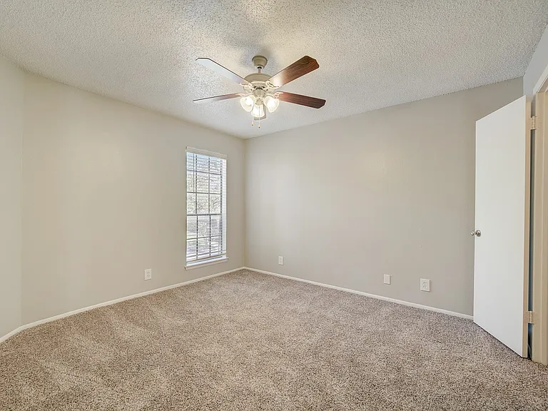 Hidden Oaks Apartments — Photo 72