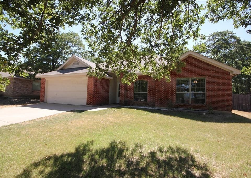 1st image of 762 Oak Park Dr