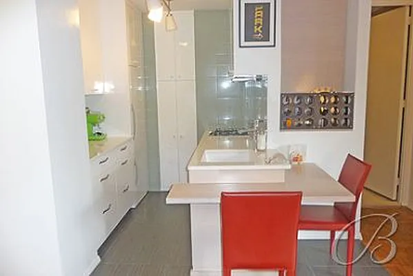 Rented by Bellmarc Realty | media 2