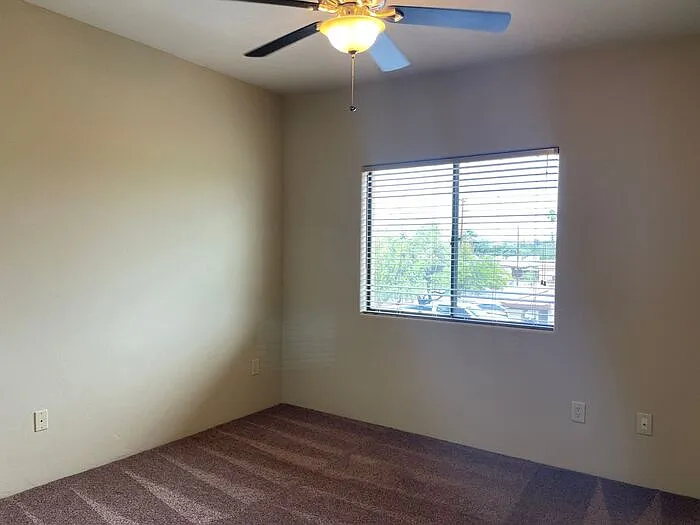 1435 W Kilburn St #2102 — Photo 25
