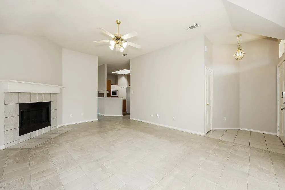 3 bed, 2.0 bath, 1590 sqft, $2,175 — Photo 4