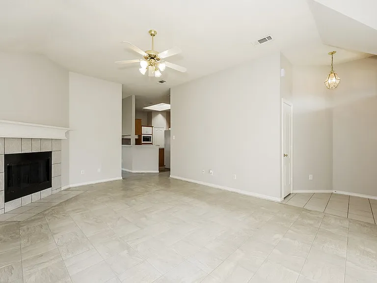 5017 Eastcreek Dr — Photo 4