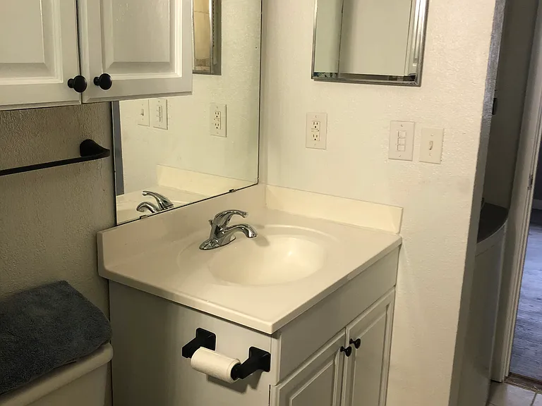 11530 N May Ave #D104 — Photo 13