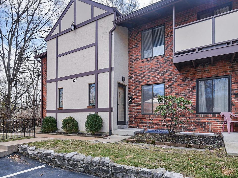 1st image of 328 Barrington Sq #B