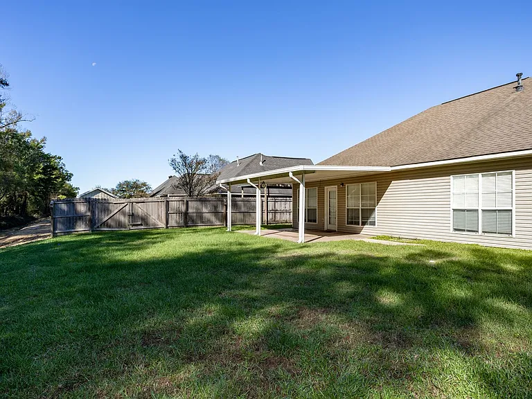 10022 Petersburg Dr — Photo 24