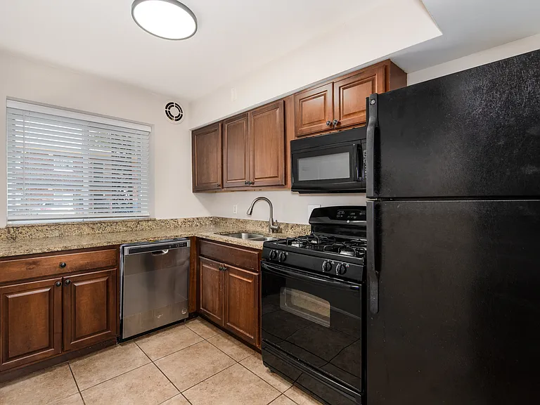 7215 Southwest Ave #110AB — Photo 1