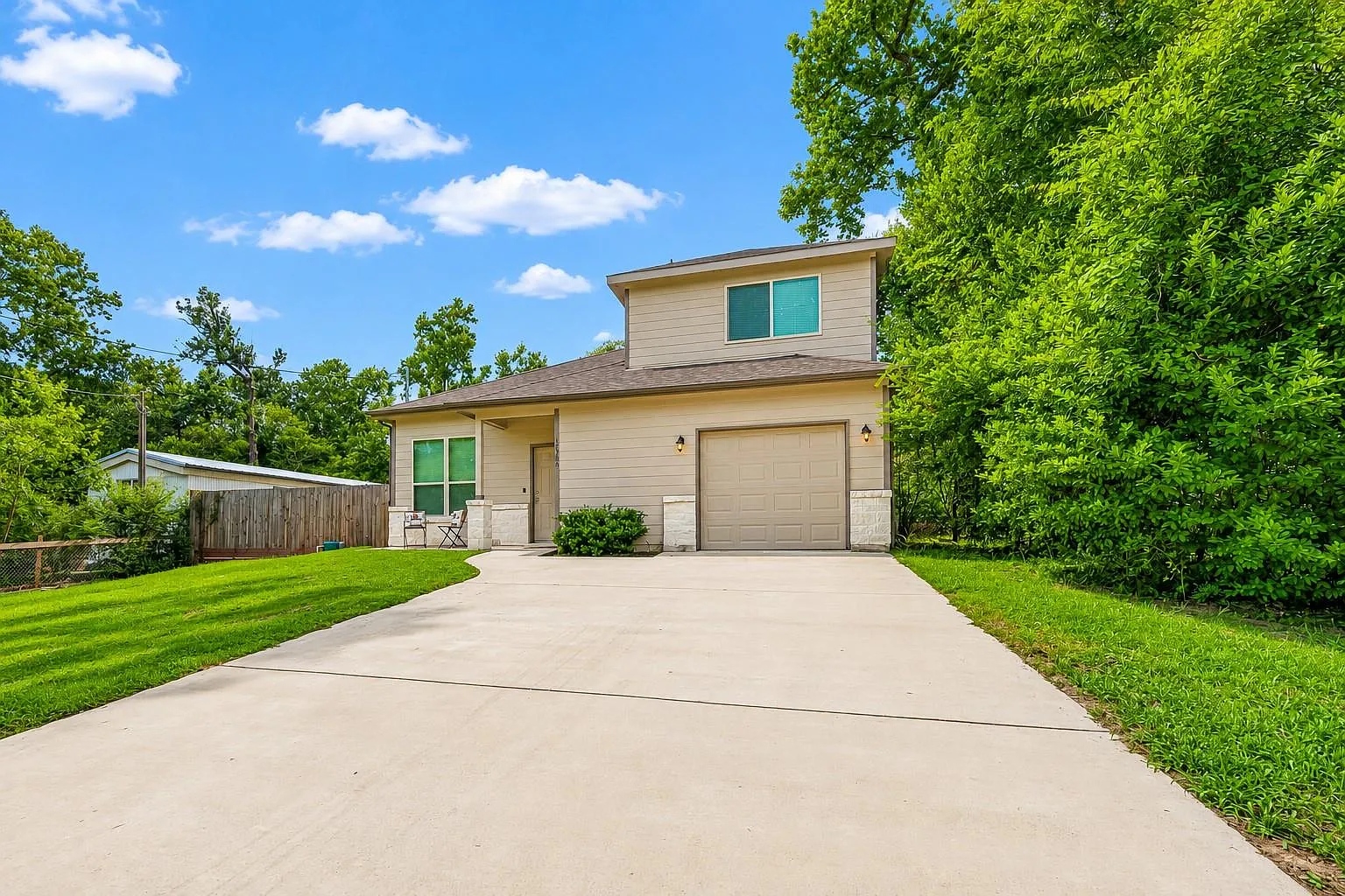 4 bed, 2.5 bath, 1923 sqft, $2,000 — Photo 3