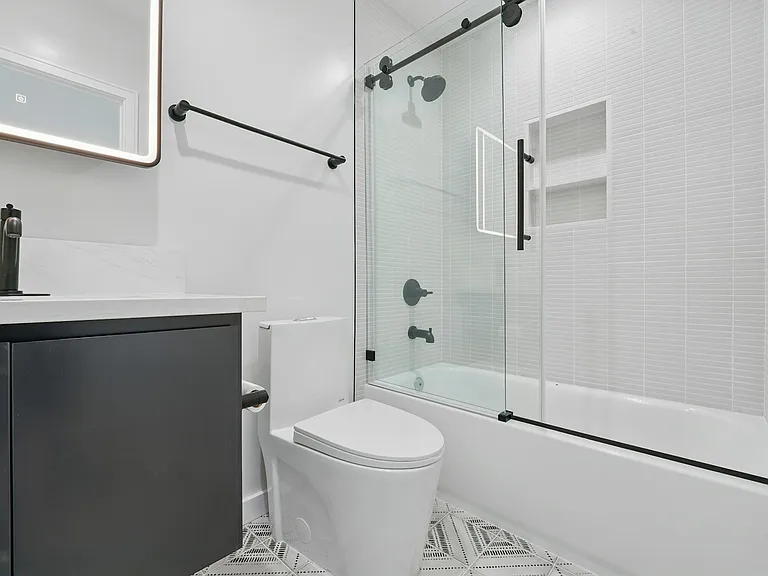 8234 Blackburn Ave #1/2 — Photo 23