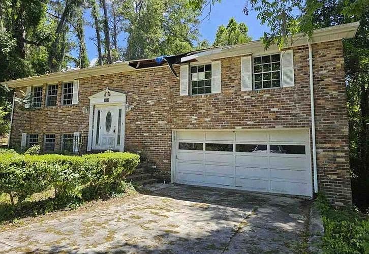 1st image of 802 NW Palm Dr