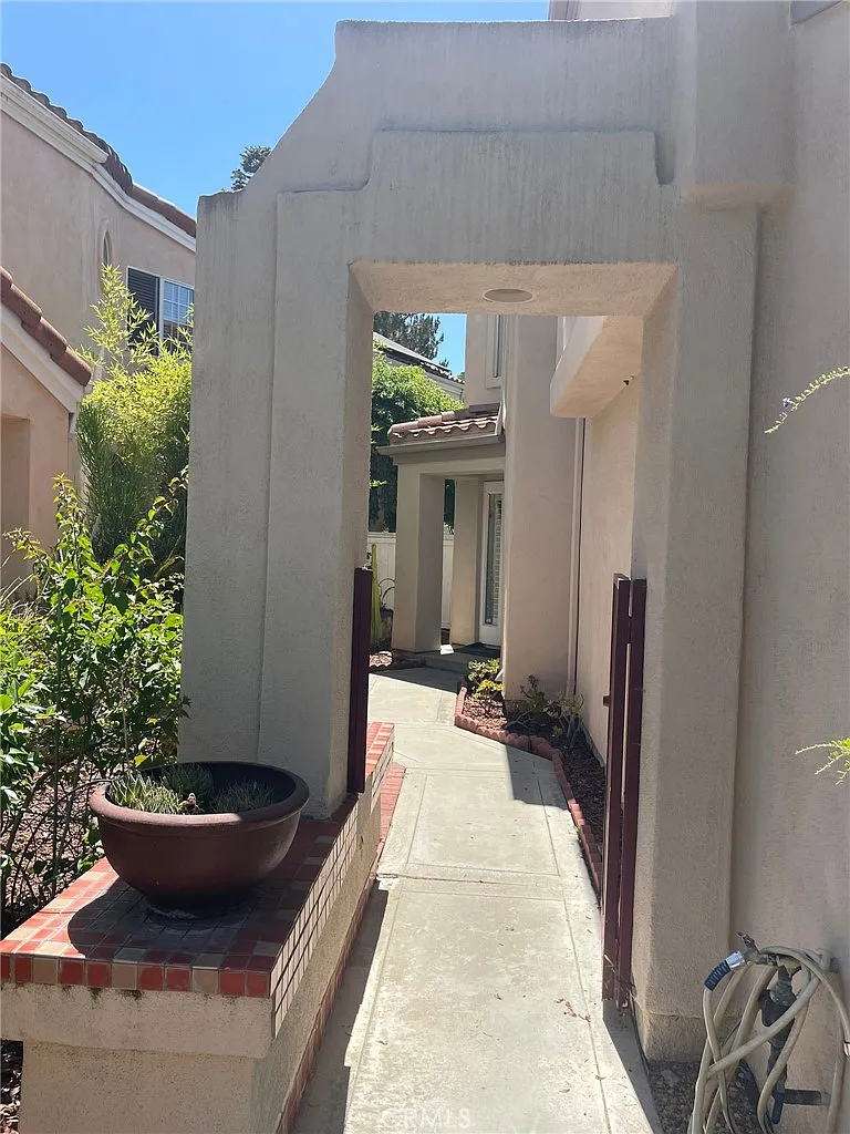 2 bed, 1541 sqft, $5,000 — Photo 2
