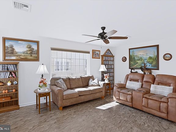 3rd image of 12 Grayson View Ct