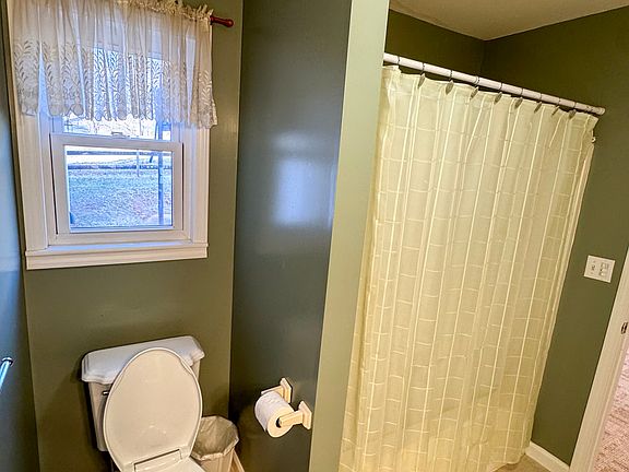 4th image of 74 Lockes Way